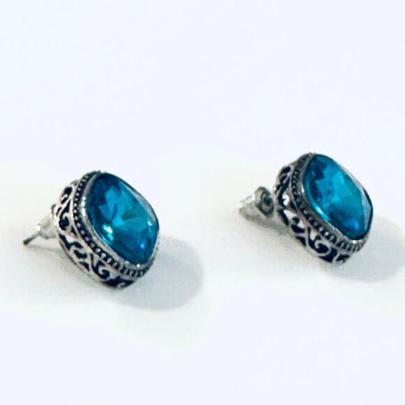 Crystal in silver filigree Stud Earrings - Picture 1 of 2